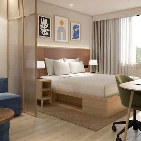 Home2 By Hilton Centre Отель