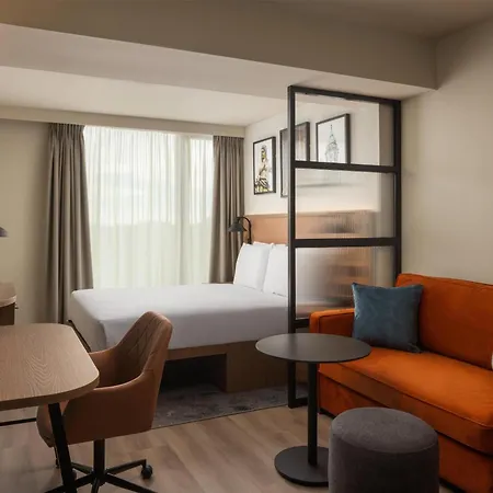 Home2 By Hilton Centre فندق