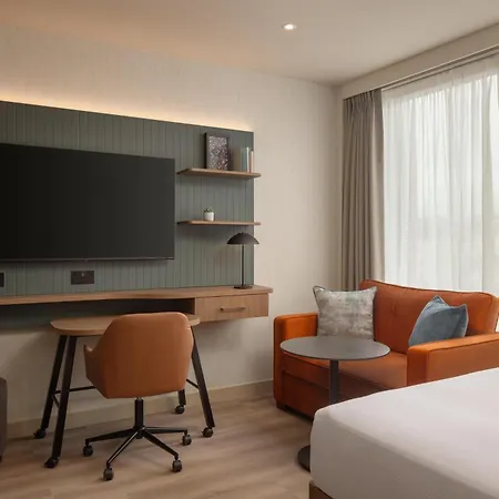 Home2 By Hilton Centre فندق