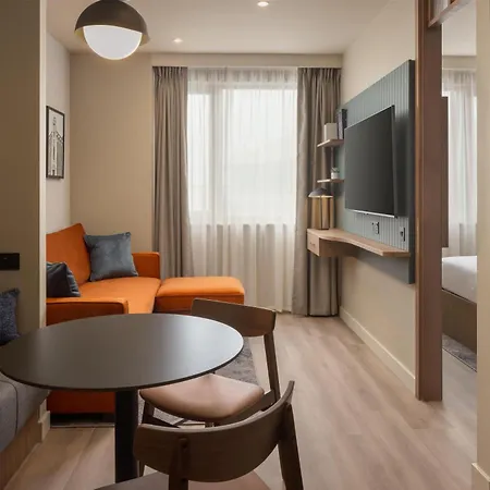 Home2 By Hilton Centre فندق