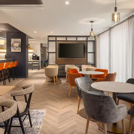 Home2 By Hilton Centre 4*